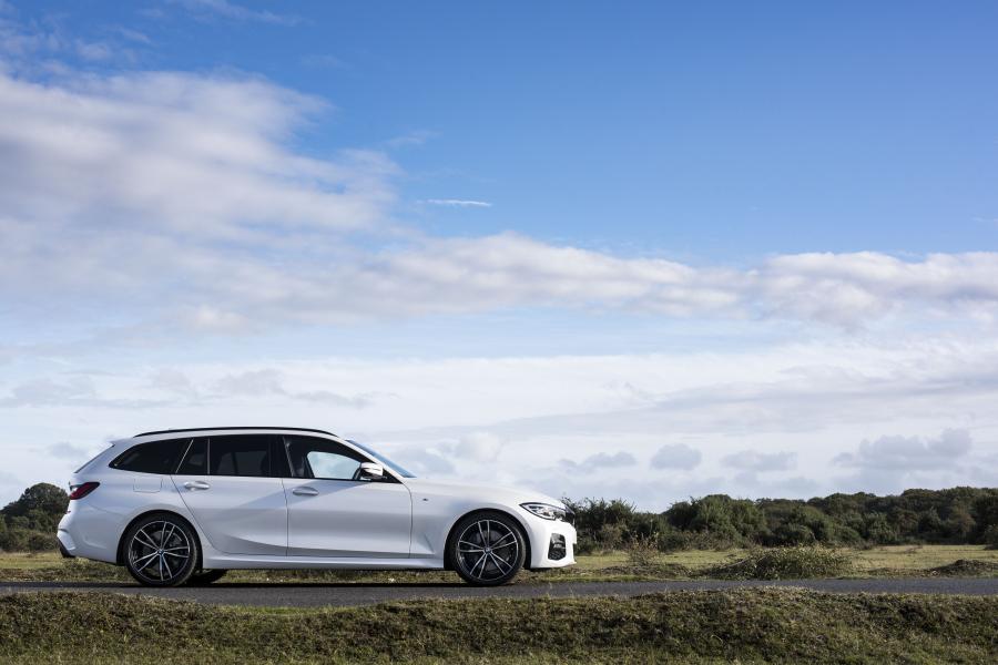  BMW 330i Touring M Sport (G21) 2019 года  (UK) (фото 15 из 32)